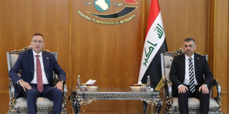 رئيس هيئة النزاهة الاتحادية يلتقي سفير دولة فلسطين