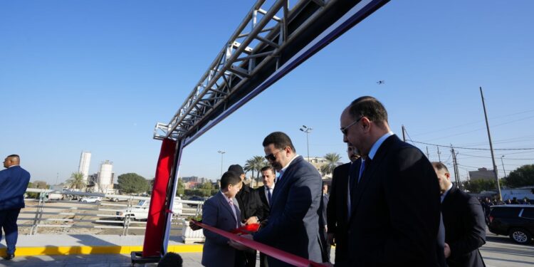 السوداني يفتتح أول جسر للمشاة في بغداد على نهر دجلة يربط ضفتي الكاظمية والگريعات