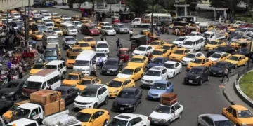 بغداد .. توقف شبه تام بحركة المرور بسبب الزحامات