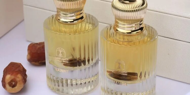 صنع عطراً و شامبو من التمر