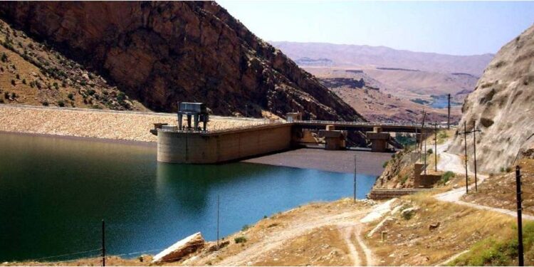 مياه الفيضانات تغمر محطة كهرباء “دربنديخان” ومنازل داخل الاقليم