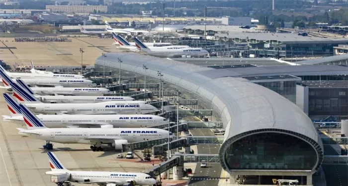 300 مسافر هندي محتجزون في مطار فرنسي