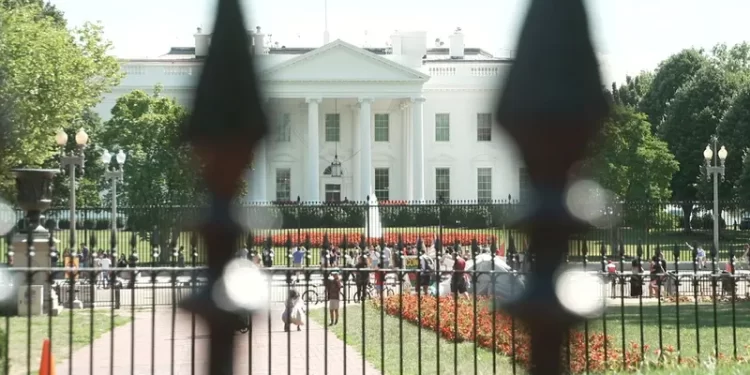 إعلان بالذكاء الاصطناعي يسبب القلق في البيت الأبيض
