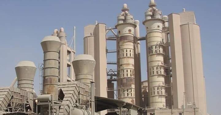 العراق يوقع عقداً مع السعودية لاستخدام “تقنيات حديثة” بصناعة السمنت