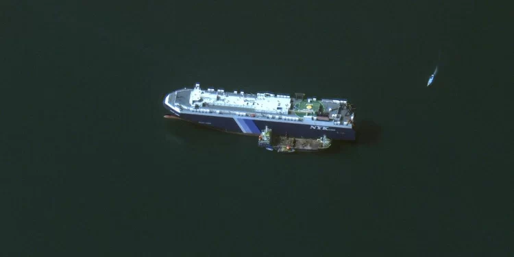 الاعلان عن تصــــدي لأكبر “هجوم حوثي” في البحر الأحمر