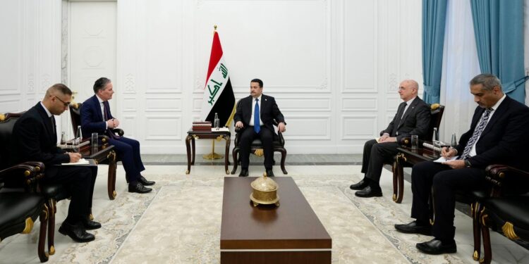 السوداني يستقبل السفير الهولندي لدى العراق