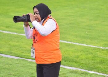 أول مصورة رياضية عراقية في ملاعب قطر “أمل النصراوي”