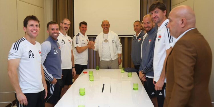 اتحاد الكرة العراقي يجدد ثقته بكاساس