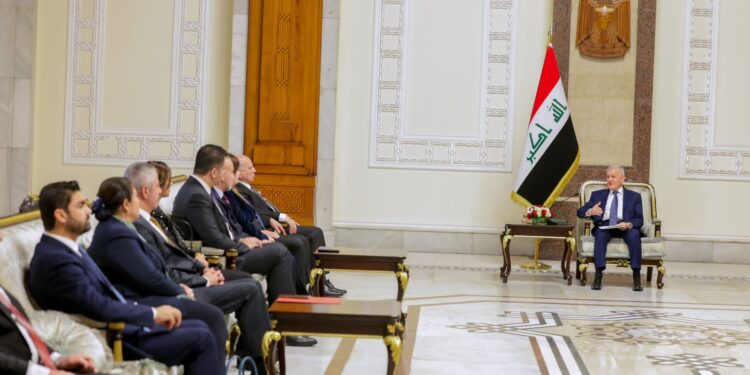 رئيس الجمهورية يؤكد اهمية تعزيز الوحدة الوطنية وايجاد الحلول النهائية للقضايا العالقة بين الحكومة الاتحادية والاقليم