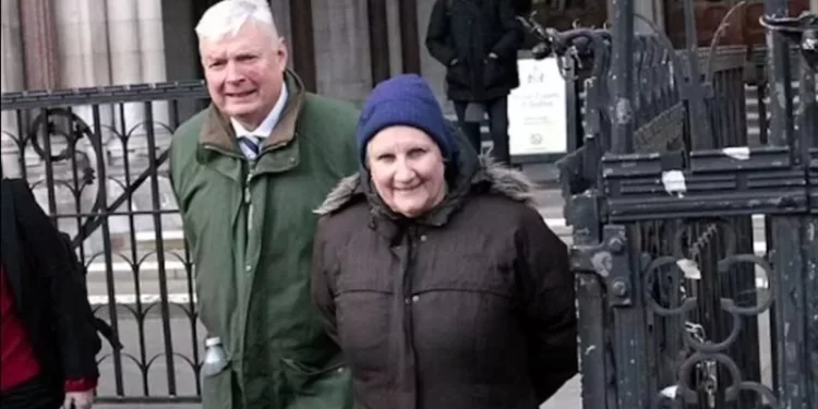 بريطانيا .. عجوزان يخســــران 127 ألف $ ,,, بسبب فانوس