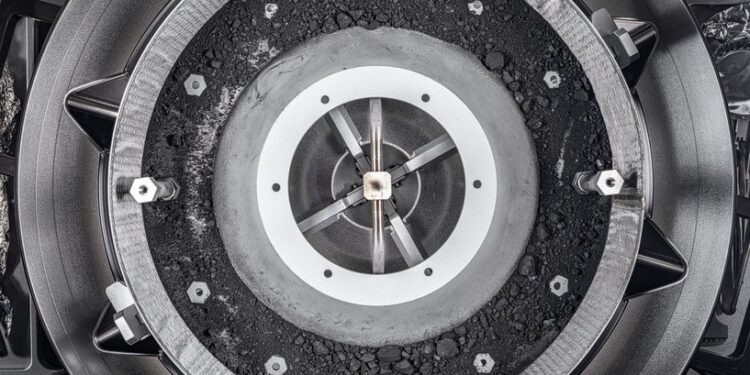 ناسا تفتــــح صندوق “بينو”