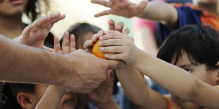 العراق يحتل المركز الثاني عربيا بـ”الأعمال الخيرية” لعام 2023