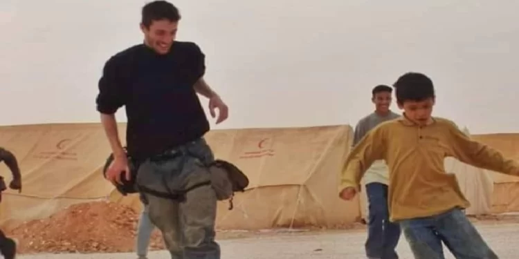 المصور البريطاني توم هرندل ,,, دفع حياته ثمناً لحماية أطفال غزة ووالدته أقامت الدنيا على إسرائيل