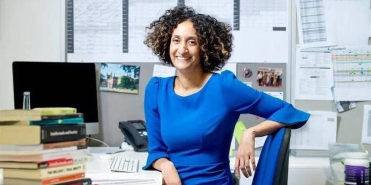 بريطانيا .. مديرة مدرسة مهددة بالسجن بسبب منعها التلاميذ المسلمين من الصلاة