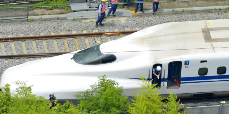 طوكيو .. 4 أشخاص يتعرضون للطعن داخل قطار