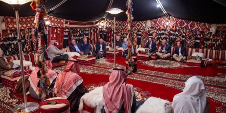 مخيم العلا يلتقي ساسة العالم