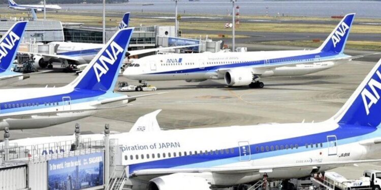 مسافر أميركي يعض مضيفة يابانية فعادت الطائرة إلى طوكيو