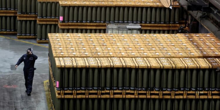 الناتــو يوقع عقدا بـ (1.2 مليار $) لشراء ذخائر مدفعية