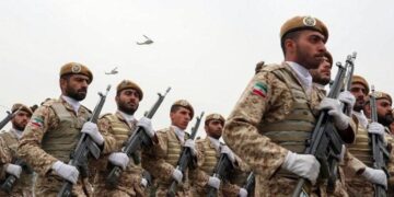 جندي ايراني يقتل 5 من رفاقه ويلوذ بالفرار
