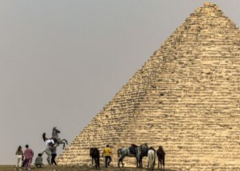 قلق على مصير أصغر “أهرامات الجيزة” بعد إعلان ترميمه