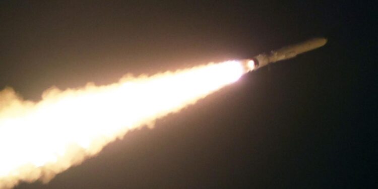 كوريا الشمالية تطلق صواريخ “كروز”