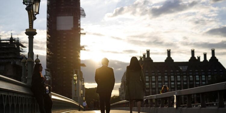 المهاجرون في بريطانيا يرفعون عدد السكان إلى 70 مليونا بحلول 2026