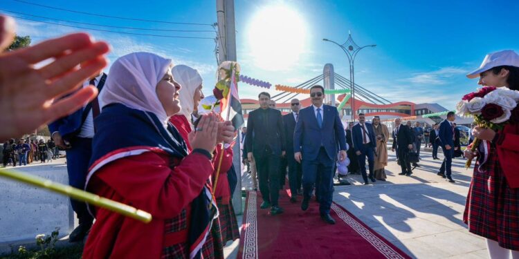 السوداني يفتتح طريق (يا حسين) في محافظة ذي قار