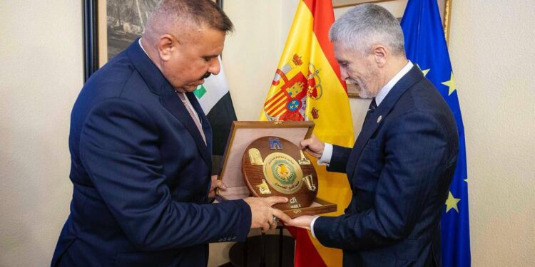 وزير الداخلية يصل العاصمة الإسبانية