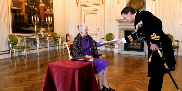 ملكة الدنمارك تتنحى رسميا عن العرش