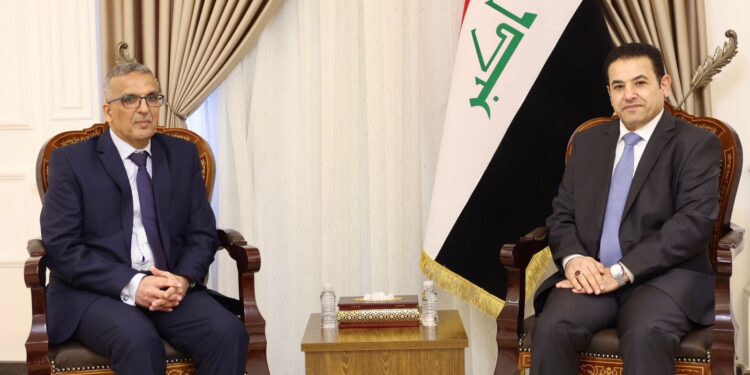 الاعرجي يلتقي السفير الجزائري