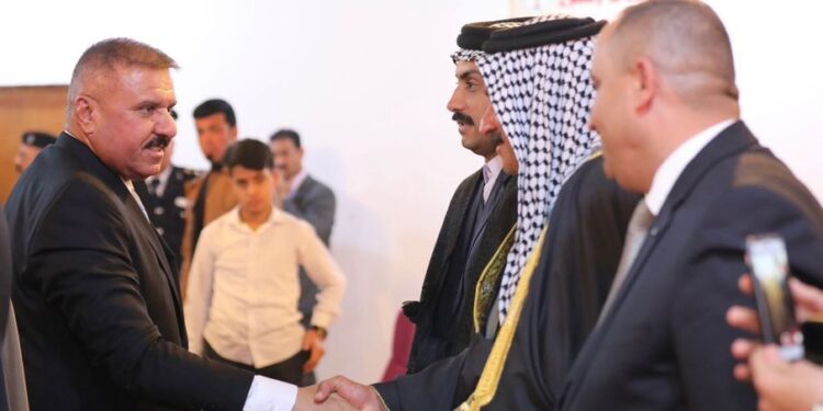 وزير الداخلية يلتقي عدداً من شيوخ ووجهاء عشائر بابل