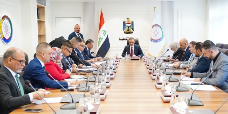 وزير التخطيط يترأس اجتماعا لمناقشة مشكلات المستشفيات المتلكئة في العراق