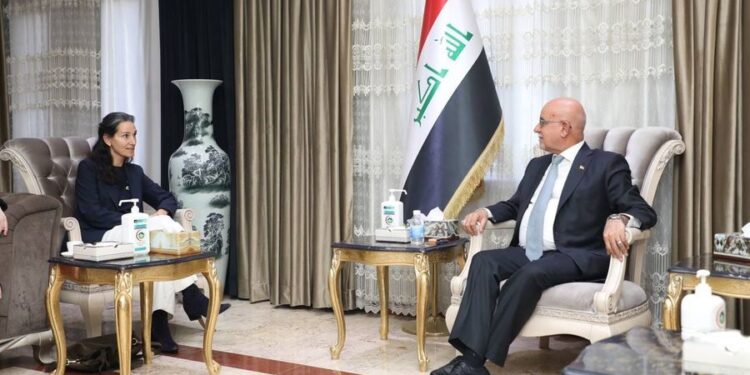 وزير الصحة يلتقي السفيرة السويسرية