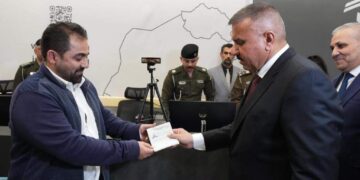 وزير الداخلية يفتتـــح الفيزا الإلكترونية في مطار بغداد الدولي