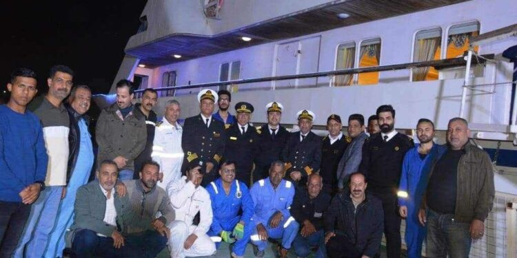 رحلة نهرية بمياه شط العرب في اليخت الرئاسي (نسيم البصرة)