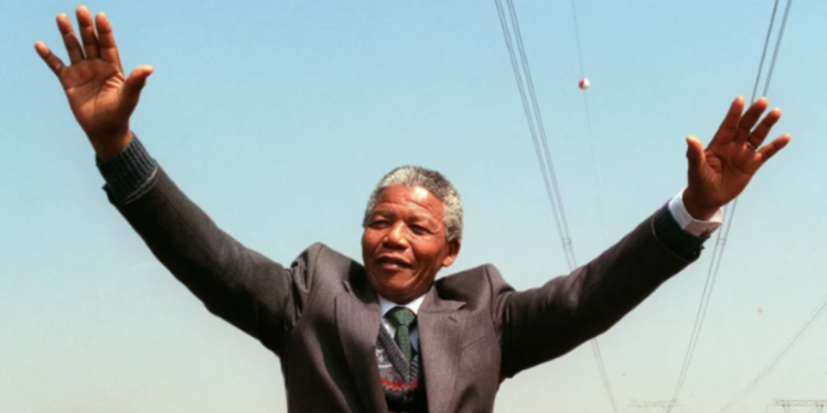 رمز السلام العالمي (نيلسون مانديلا) أول رئيس أسود في جنوب أفريقيا