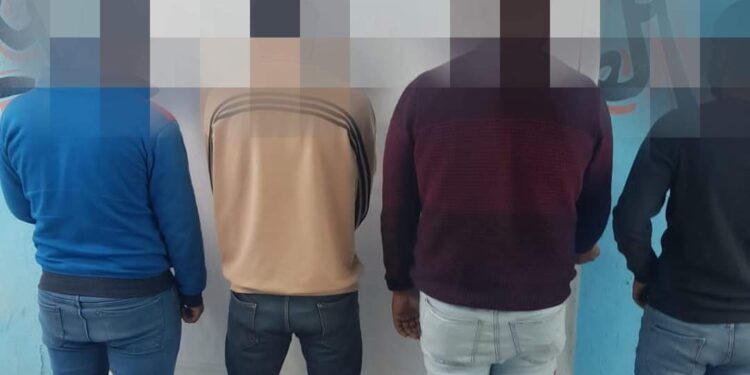 واسط .. القبض على اشخاص يقومون بالربط على القابلو الضوئي دون موافقات رسمية