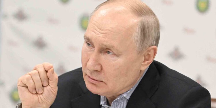 بوتين .. نريد إنهاء النزاع في أوكرانيا ولكن بشروطنا