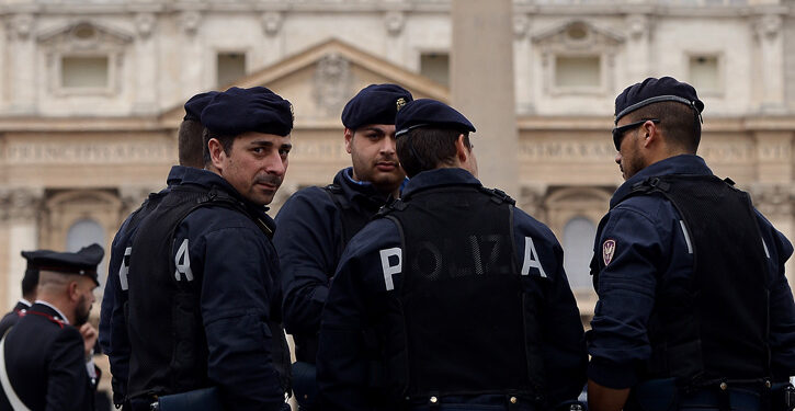 إيطاليا.. تزايد جماعات “طرد الأرواح الشريرة”