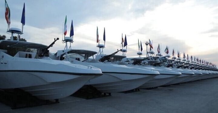 الحرس الثوري الإيراني يعلن إطــــلاق صاروخ باليستي من سفينة حربية