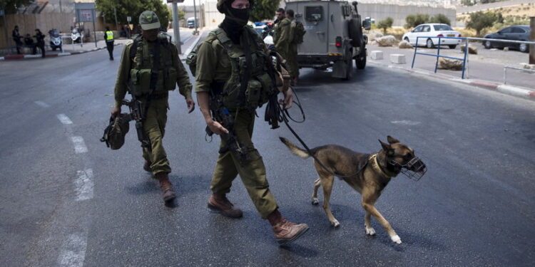 حماس تعطـــل سلاح “الكلاب” الإسرائيلي بخطة مضادة