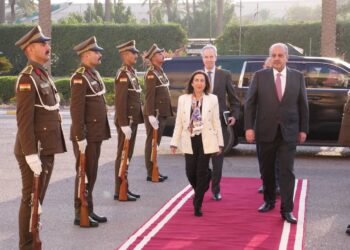 وزيرة دفاع اسبانيا تصل بغداد