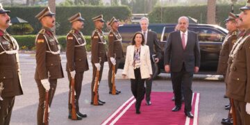 وزيرة دفاع اسبانيا تصل بغداد