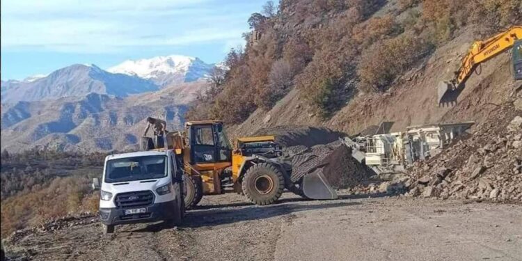 تركيا تنشئ طريقاً عسكرياً جديداً على الحدود العراقية