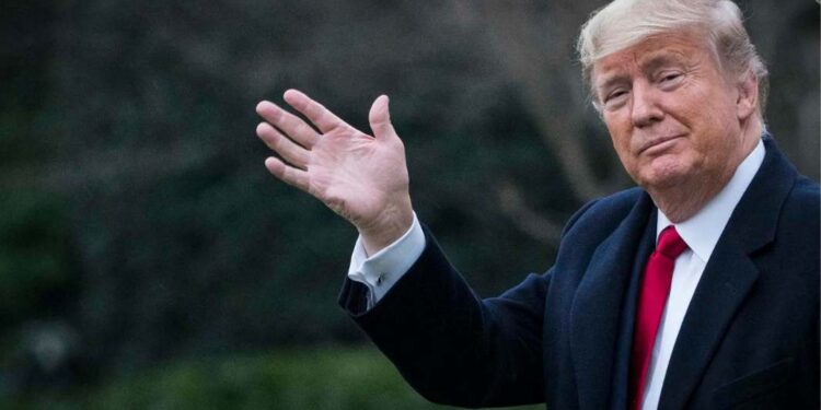 ترامب .. أمريكا تنهــــار