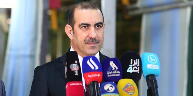 وزير الصناعة .. صناعة السجاد اليدوي غير مُجدية من الناحية الإقتصادية