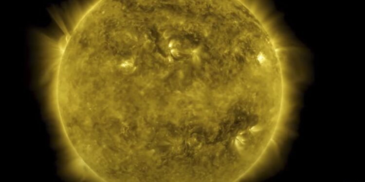 “نجم زائف” أكثر سطوعا من الشمس بـ 500 تريليون مرة