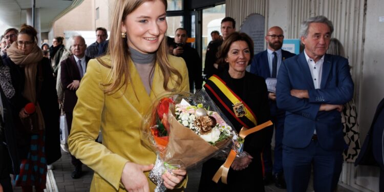 الكشف عن علاقة تربط ملكة بلجيكا المستقبلية بزميل لها من عامة الشعب