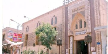 أول مسجد أقيم في أفريقيا