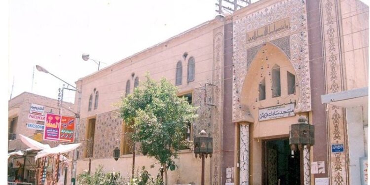 أول مسجد أقيم في أفريقيا